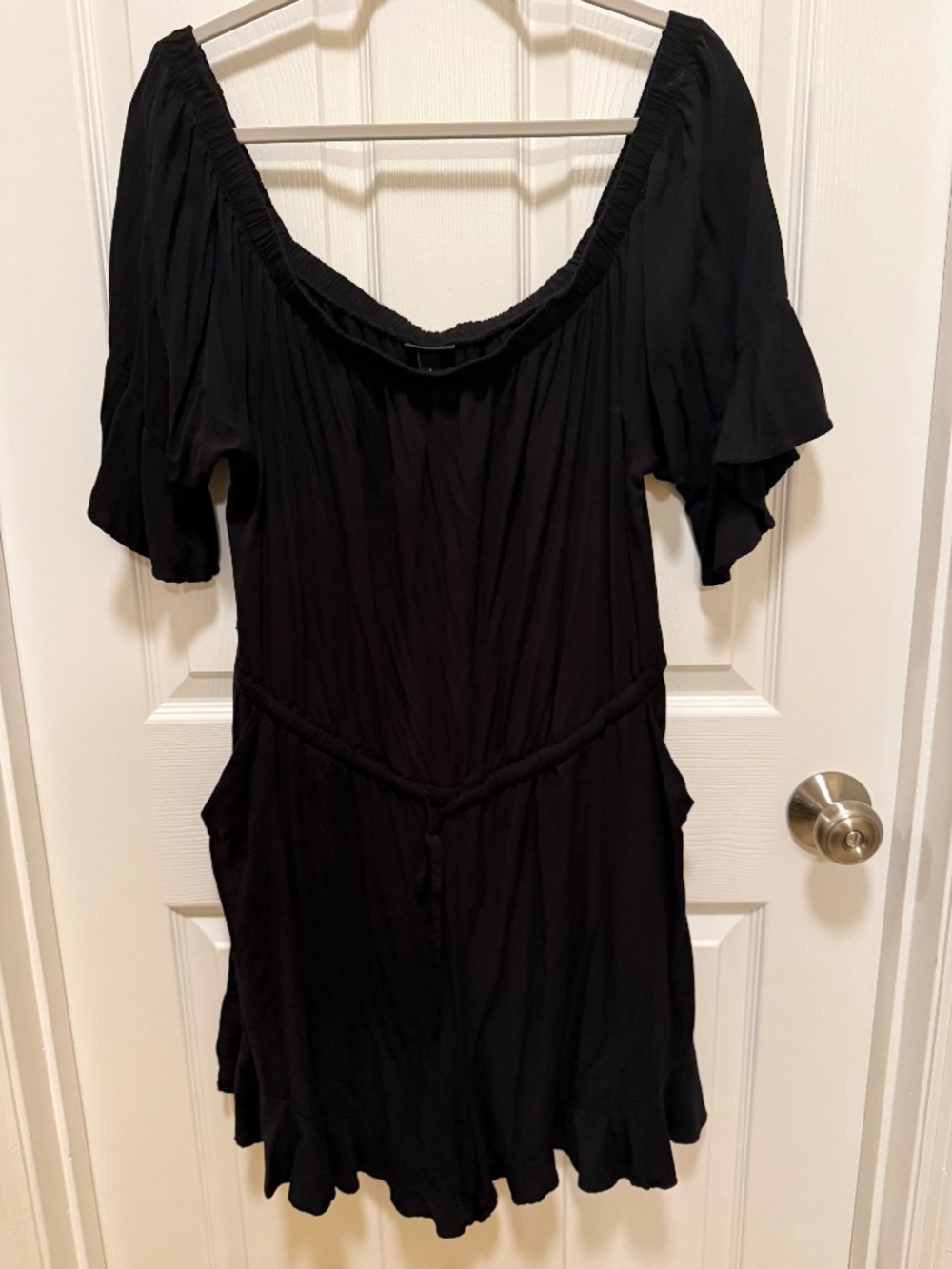 🖤 Torrid Black Off-Shoulder Romper – Size 1 (Plus) – Flowy & Flattering 🖤